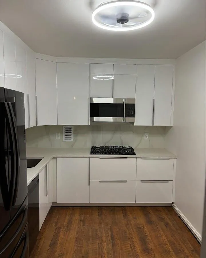 Renovated kitchen with quartz countertops in Temple